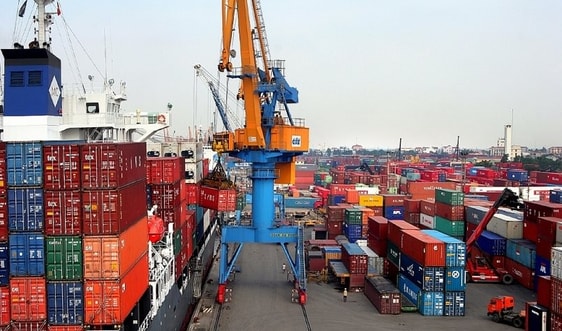 Việt Nam tiếp tục nhập siêu 1,7 tỷ USD trong tháng 7
