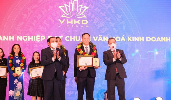 Vietcombank trong danh sách 10 doanh nghiệp đầu tiên đạt chuẩn văn hóa kinh doanh Việt Nam 