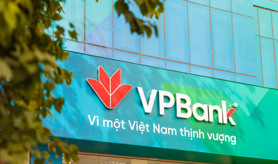 VPBank trao tặng khách hàng may mắn hơn 2.000 quà tặng chương trình "Chào xuân mới - đón lộc tới" 