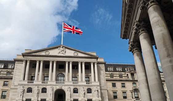 Ngân hàng Trung ương Anh tăng lãi suất cơ bản lên 0,5%