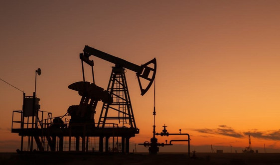 Giá dầu đạt đỉnh 7 năm, cổ phiếu dầu khí sẽ dậy sóng?