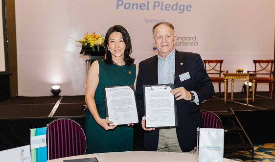 Standard Chartered Việt Nam và VinaCapital Foundation thực hiện dự án trao quyền cho nữ sinh dân tộc thiểu số