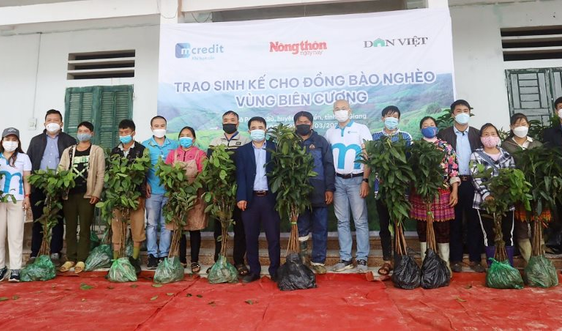 Mcredit trao tặng hơn 10.000 cây giống cho đồng bào biên giới Hà Giang