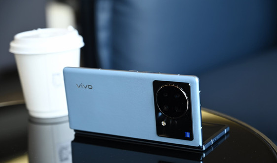 Vivo ra mắt điện thoại màn hình gập X Fold