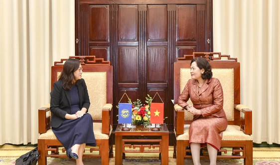 Thống đốc Nguyễn Thị Hồng tiếp xã giao Giám đốc điều hành Văn phòng Nhóm Đông Nam Á của IMF
