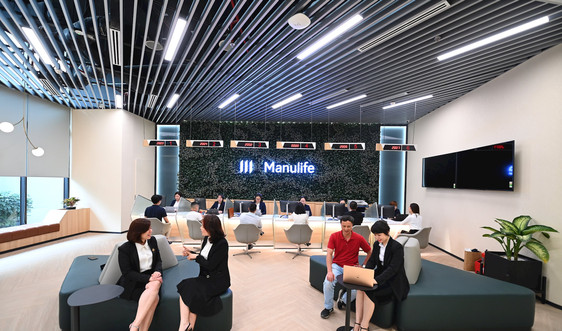 Kết nối khách hàng và đội ngũ tư vấn tài chính tại không gian làm việc mới của Manulife Việt Nam