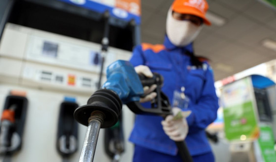 Giá xăng, dầu giảm tiếp tục giảm nhẹ