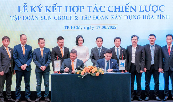 Tập đoàn Xây dựng Hòa Bình và Tập đoàn Sun Group ký hợp tác chiến lược