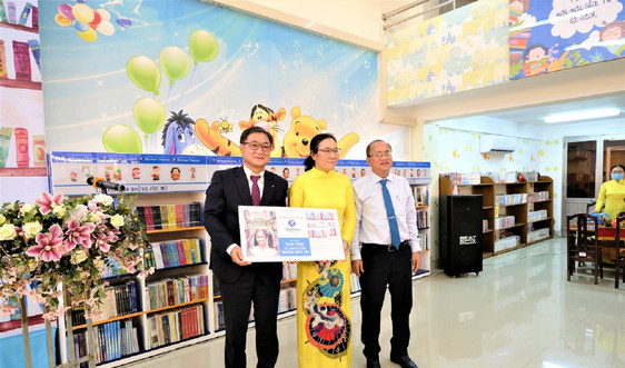 Shinhan Finance trao tặng “Tủ sách của những ước mơ” cho thư viện tỉnh An Giang