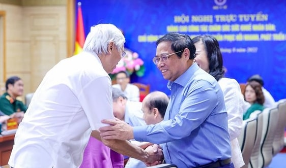 Thủ tướng chủ trì Hội nghị Nâng cao công tác chăm sóc sức khỏe nhân dân