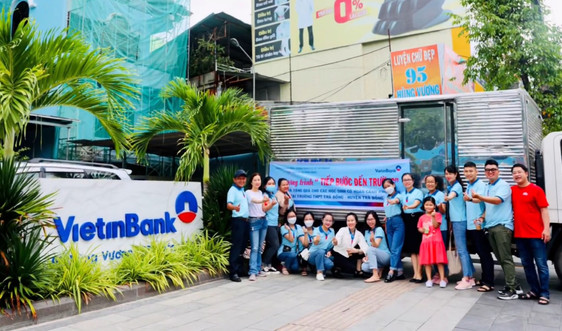 Chi đoàn Ngân hàng VietinBank Quảng Ngãi: "Tiếp sức đến trường" cho các học sinh có hoàn cảnh khó khăn
