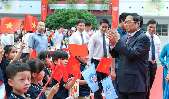 Thủ tướng Phạm Minh Chính dự Lễ Khai giảng tại Trường Tiểu học Đoàn Thị Điểm