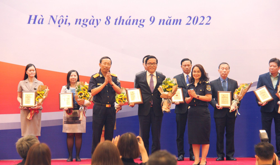 Toyota Việt Nam được vinh danh là 1 trong 9 doanh nghiệp nộp thuế lớn, tuân thủ pháp luật về hải quan