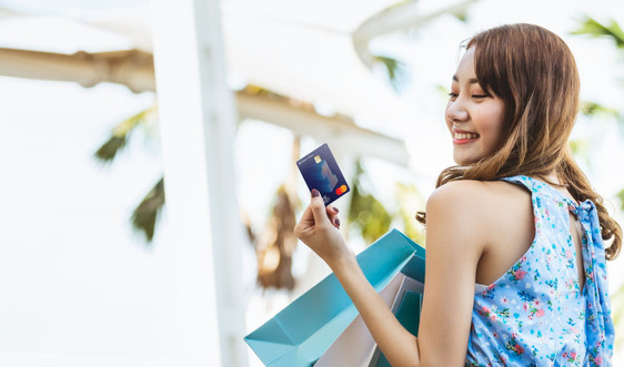 4 cách tận dụng lợi thế thẻ tín dụng để tiết kiệm hơn