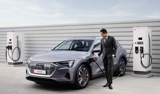 Audi Việt Nam ra mắt mẫu Audi e-tron SUV thuần điện mới