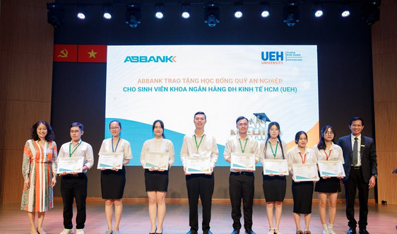 ABBANK đầu tư quỹ học bổng An Nghiệp đồng hành cùng sinh viên ngành Tài chính Ngân hàng