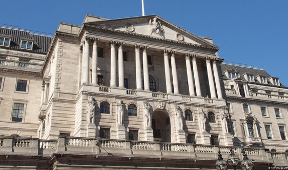 Ngân hàng Trung ương Anh tăng lãi suất lên mức cao nhất trong 14 năm