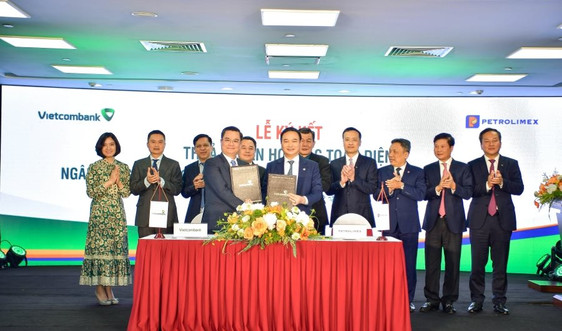 Vietcombank và Tập đoàn Xăng dầu Việt Nam ký kết thỏa thuận hợp tác toàn diện  