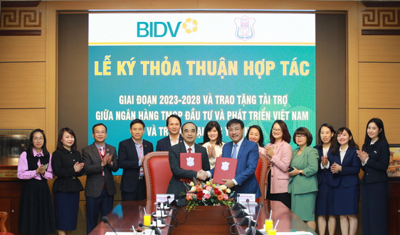 BIDV và Trường Đại học Y Hà Nội ký kết thỏa thuận hợp tác giai đoạn 2023-2028 và trao tài trợ