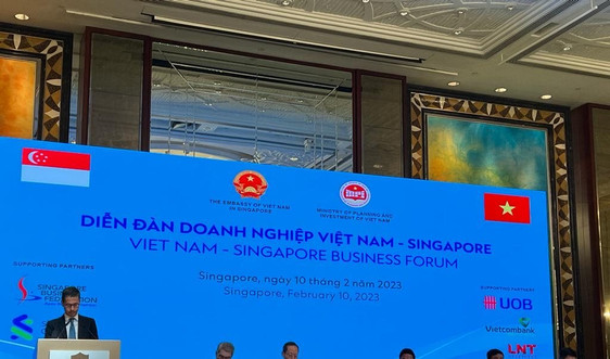 Standard Chartered khẳng định cam kết hỗ trợ tăng cường quan hệ đầu tư thương mại giữa Việt Nam và Singapore
