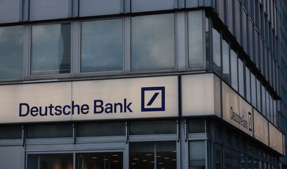 Cổ phiếu của Deutsche Bank lao dốc, lo ngại về khủng hoảng ngân hàng châu Âu trở lại