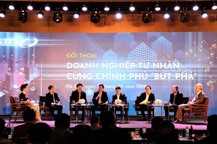 Tọa đàm, đối thoại: “Doanh nghiệp tư nhân cùng Chính phủ bứt phá”
