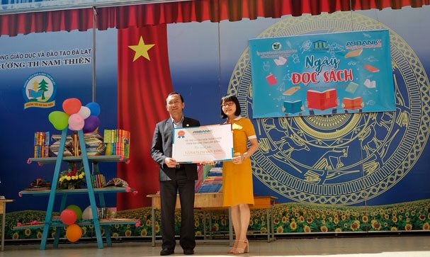 ABBANK tặng 51.000 cuốn sách cho 10.000 học sinh tiểu học Lâm Đồng