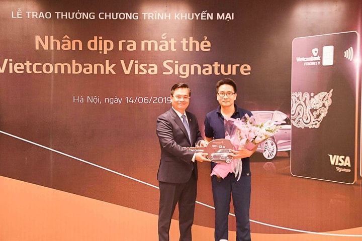 Vietcombank trao thưởng xe Audi Q5 cho khách hàng