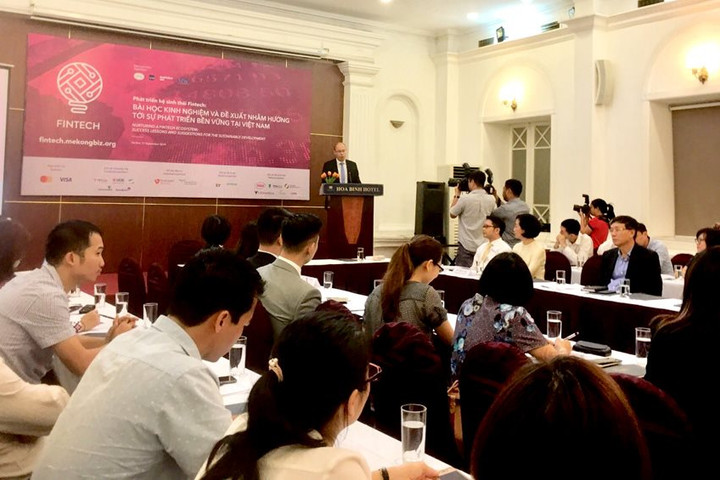 “Phát triển Hệ sinh thái Fintech: Bài học kinh nghiệm và đề xuất nhằm hướng tới phát triển bền vững tại Việt Nam”