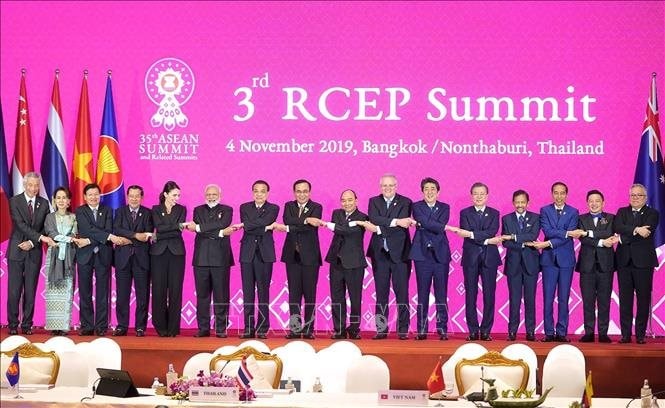 Hội nghị Cấp cao ASEAN lần thứ 35: Việt Nam nhận chuyển giao vai trò Chủ tịch ASEAN từ Thái Lan