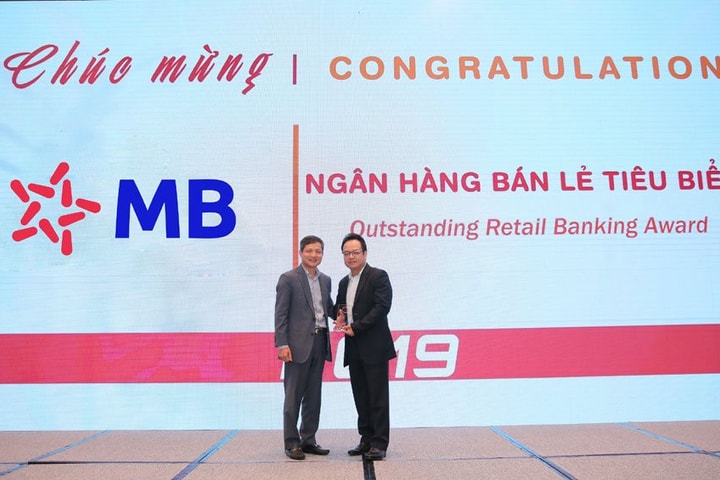 MB nhận Giải thưởng "Ngân hàng bán lẻ tiêu biểu" và "Ngân hàng đồng hành cùng doanh nghiệp nhỏ và vừa"
