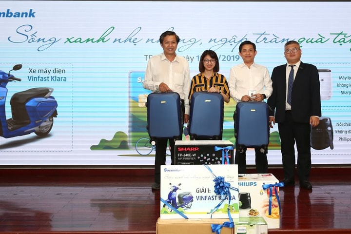 Sacombank tiếp tục tìm ra 173 chủ thẻ trúng xe Vinfast Klara và nhiều quà tặng xanh