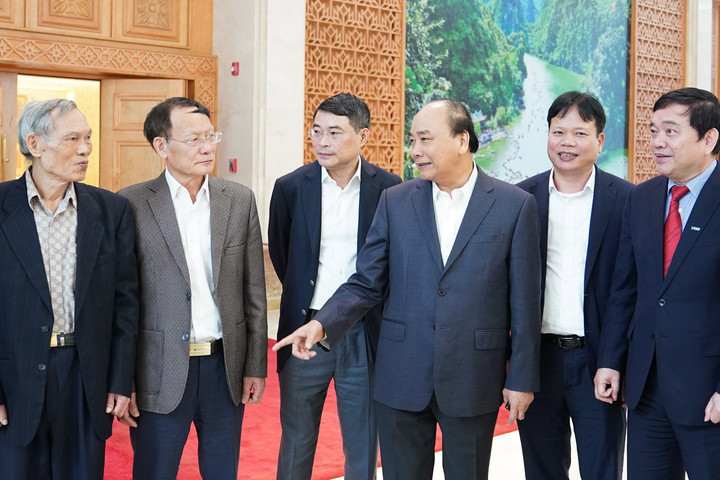 Thủ tướng: Cần hết sức thận trọng, phân tích kỹ tình hình, xem xét các yếu tố tác động để có giải pháp phù hợp