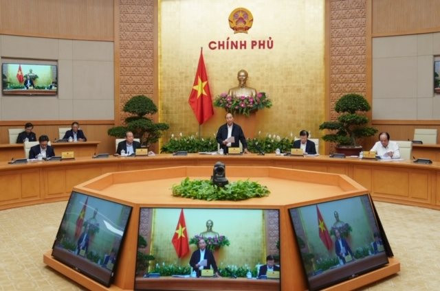 Thủ tướng: Vận động xã hội thay đổi thói quen, giao dịch trực tuyến nhiều hơn nữa, sử dụng điện thoại nhiều hơn trong công việc, ít giao tiếp để tránh lây nhiễm
