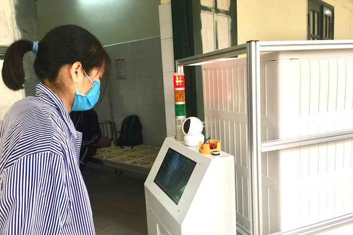 Kỹ sư Việt Nam chế tạo robot vận chuyển trong các khu vực cách ly 