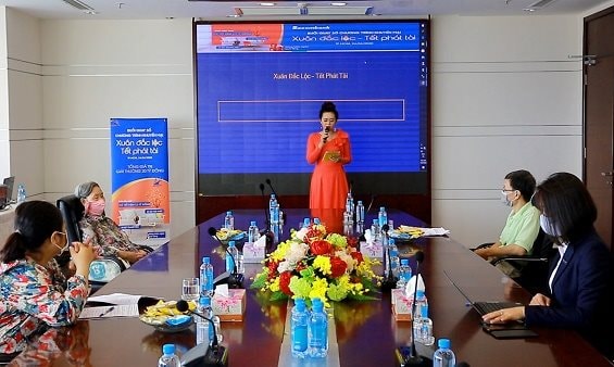 Khách hàng trúng thẻ tiết kiệm 2,5 tỷ đồng tại Sacombank
