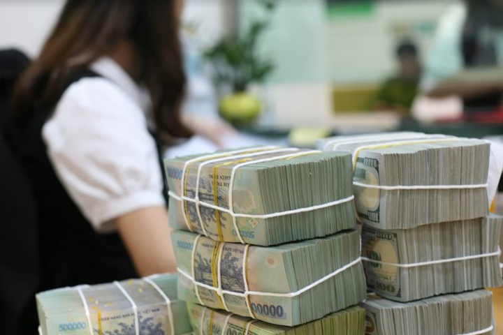 Nới “room” tín dụng nhưng sẽ không hạ chuẩn cho vay