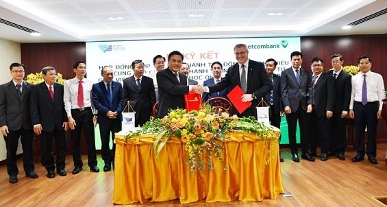 Hợp tác phát hành thẻ Đồng thương hiệu và cung cấp giải pháp thanh toán học phí điện tử giữa Vietcombank và Đại học Quốc gia TP. Hồ Chí Minh