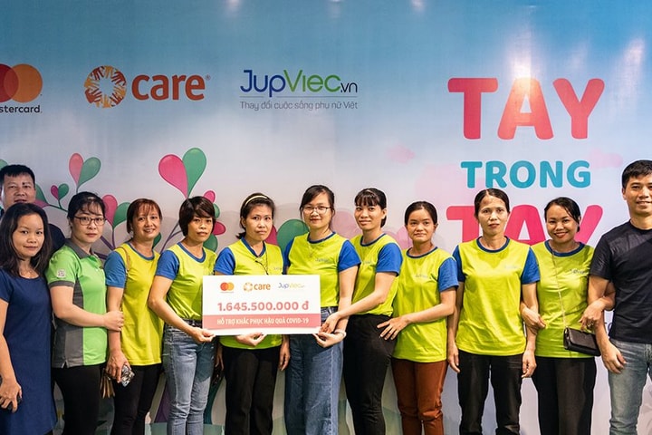 Lao động nữ làm việc trong khu vực kinh tế phi chính thức chịu ảnh hưởng đáng kể do dịch Covid-19 nhận gói hỗ trợ tài chính