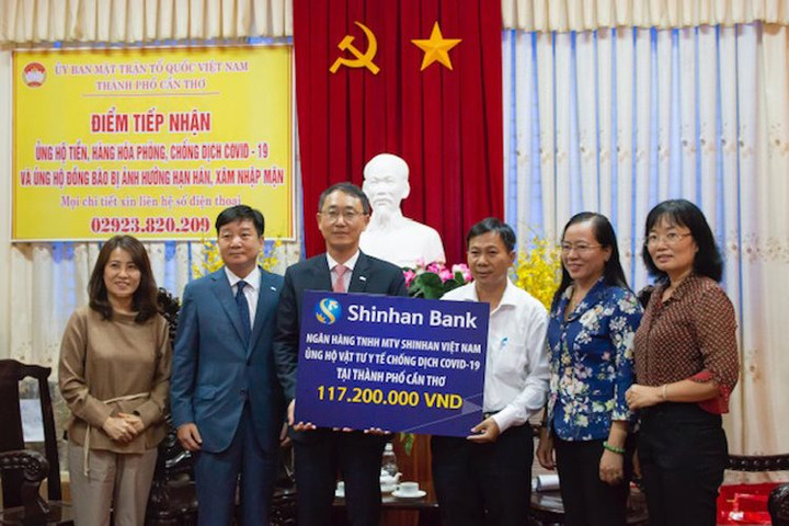 Ngân hàng Shinhan tiếp sức đồng bào miền Tây vượt qua hạn mặn và phòng chống Covid-19