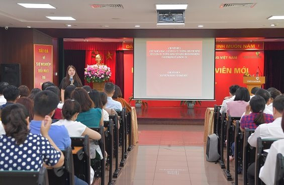 Đảng ủy Vietcombank tổ chức lớp bồi dưỡng lý luận chính trị dành cho đảng viên mới