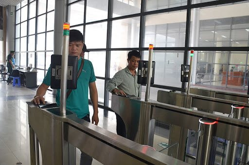 Dịch vụ công trực tuyến kiểm soát xuất nhập cảnh bằng cổng kiểm soát tự động