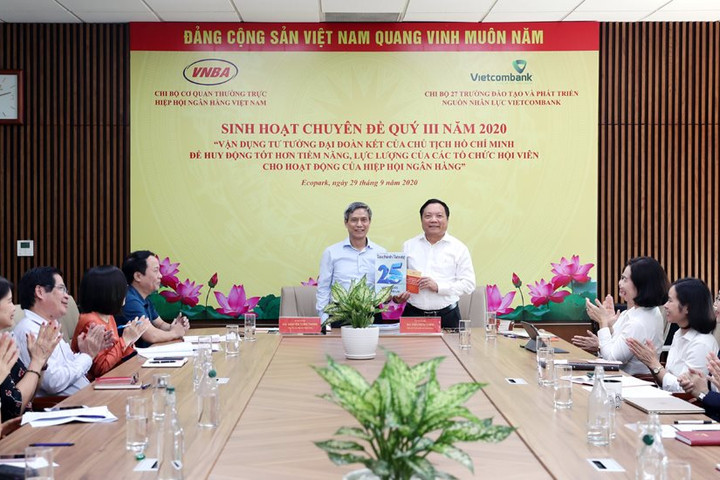 Vận dụng tư tưởng Hồ Chí Minh về đại đoàn kết để huy động tiềm năng, lực lượng của tổ chức hội viên Hiệp hội Ngân hàng