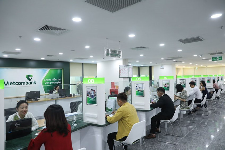 Vận dụng tư tưởng của Chủ tịch Hồ Chí Minh trong việc nâng cao đạo đức nghề nghiệp của cán bộ tại Vietcombank chi nhánh Sở Giao dịch