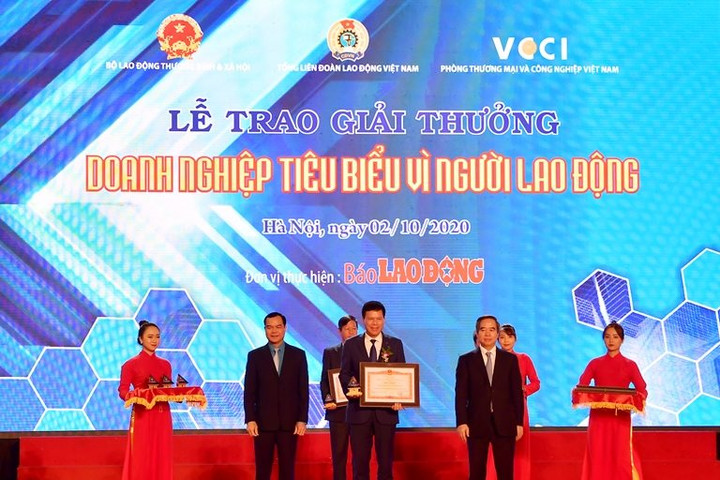 Vietcombank  được tặng Bằng khen “Doanh nghiệp tiêu biểu vì người lao động”