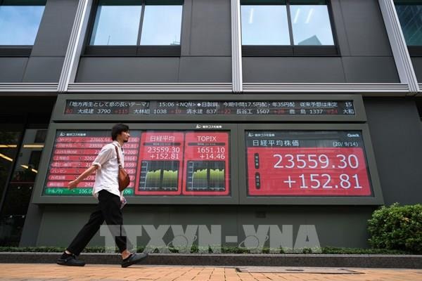 Chứng khoán châu Á hầu hết đi lên trong sáng 12/10