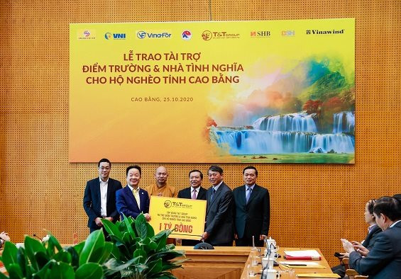 “Bầu Hiển” ủng hộ 5 tỷ đồng xây điểm trường và nhà tình nghĩa cho người nghèo tỉnh Cao Bằng