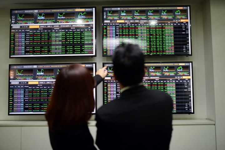 VN-INDEX có thể kết thúc năm 2020 trong vùng 900-960 điểm