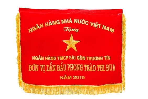 Sacombank đón nhận cờ thi đua của Ngân hàng Nhà nước