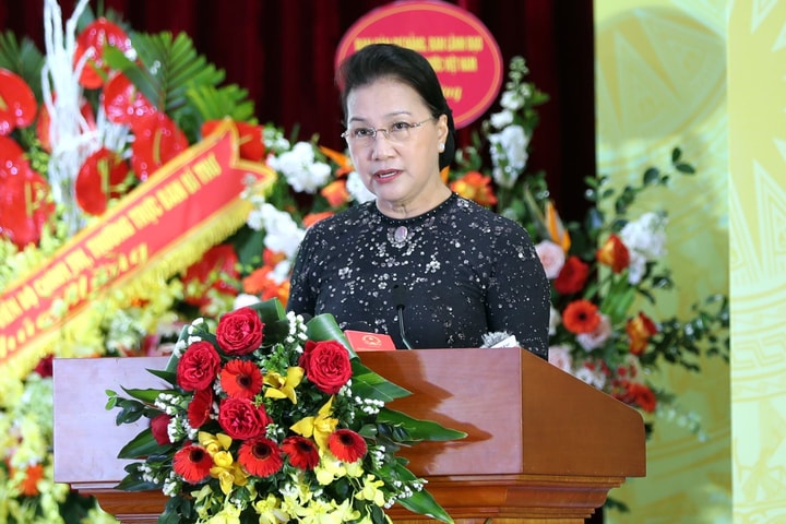 Chủ tịch Quốc hội dự Đại hội thi đua yêu nước ngành Ngân hàng lần thứ VIII